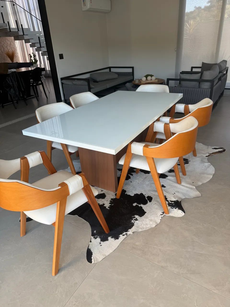 Mesa com 6 cadeiras
