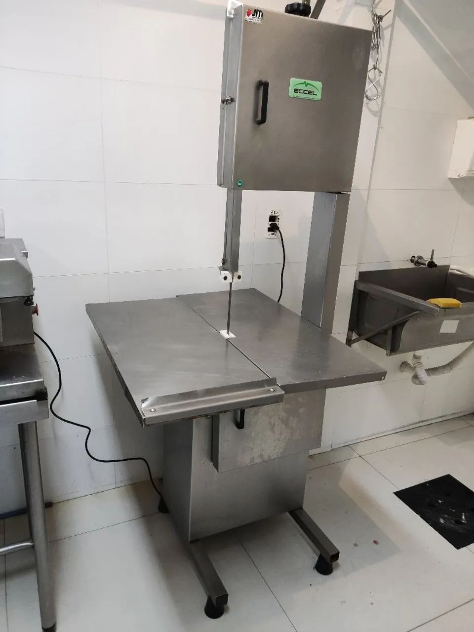 Serra Fita Eccel para Açougue - Usado - Foto 2