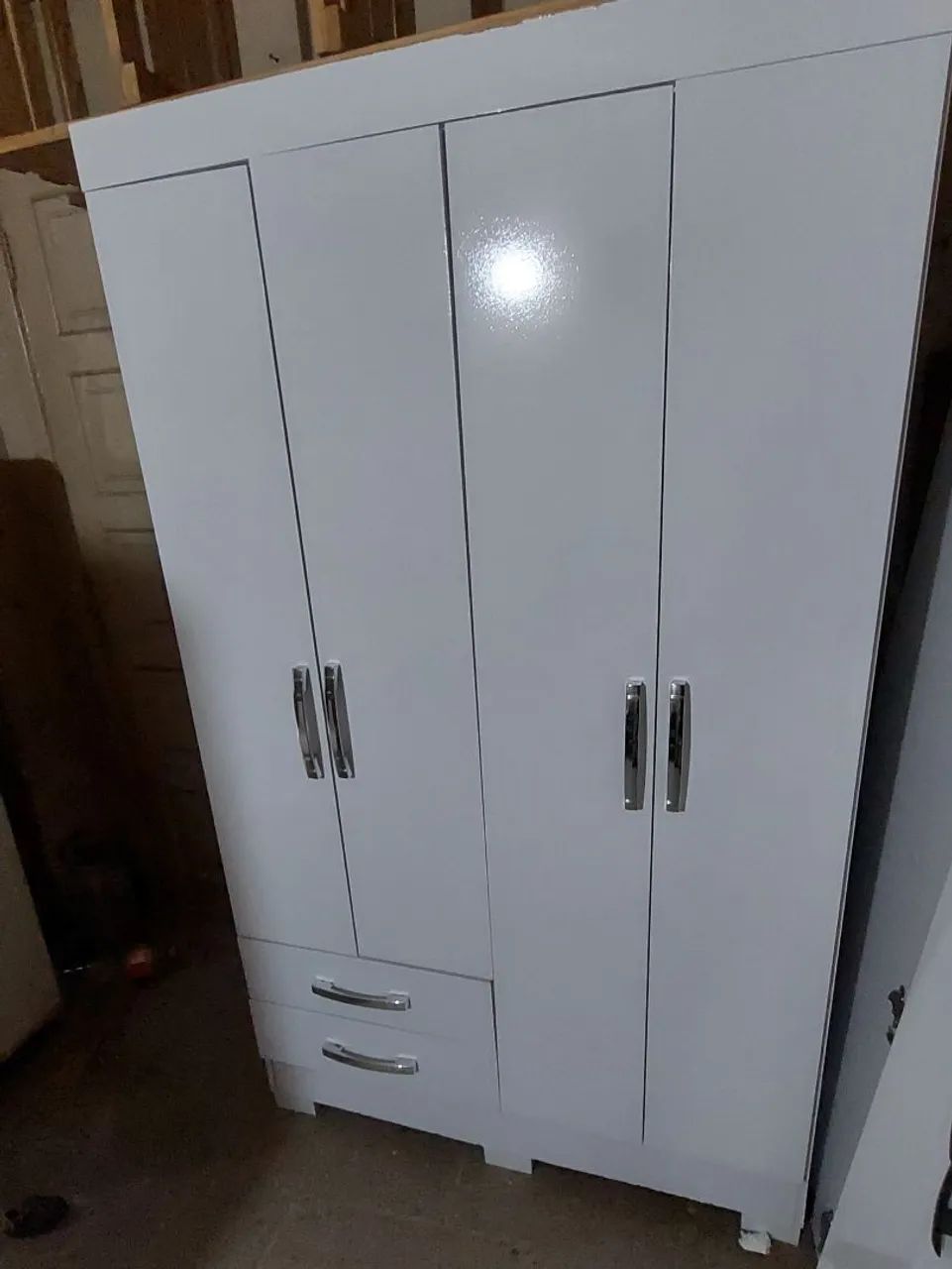 Guarda roupa 4 portas e 2 gavetas - Foto 2