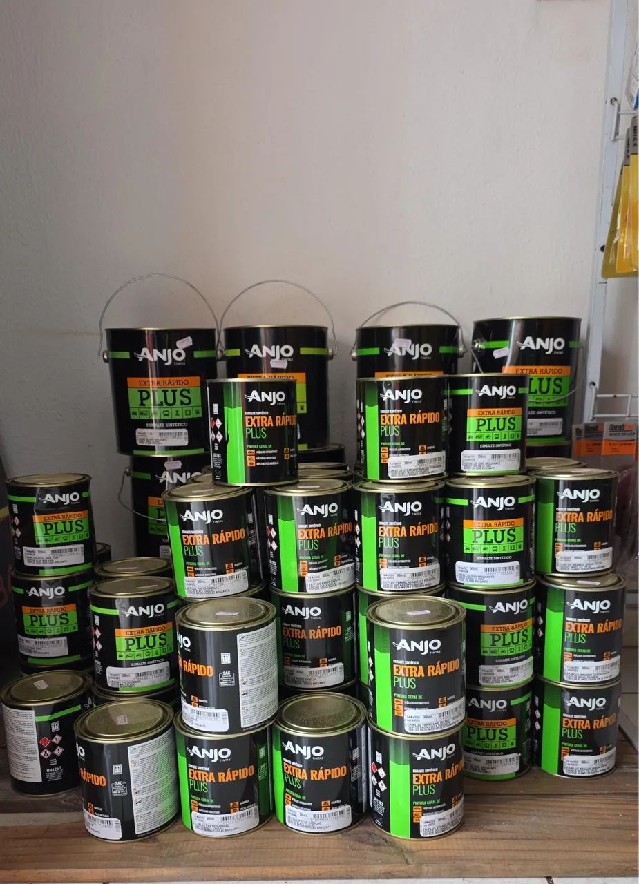 Tinta esmalte sintético e lata sprays 