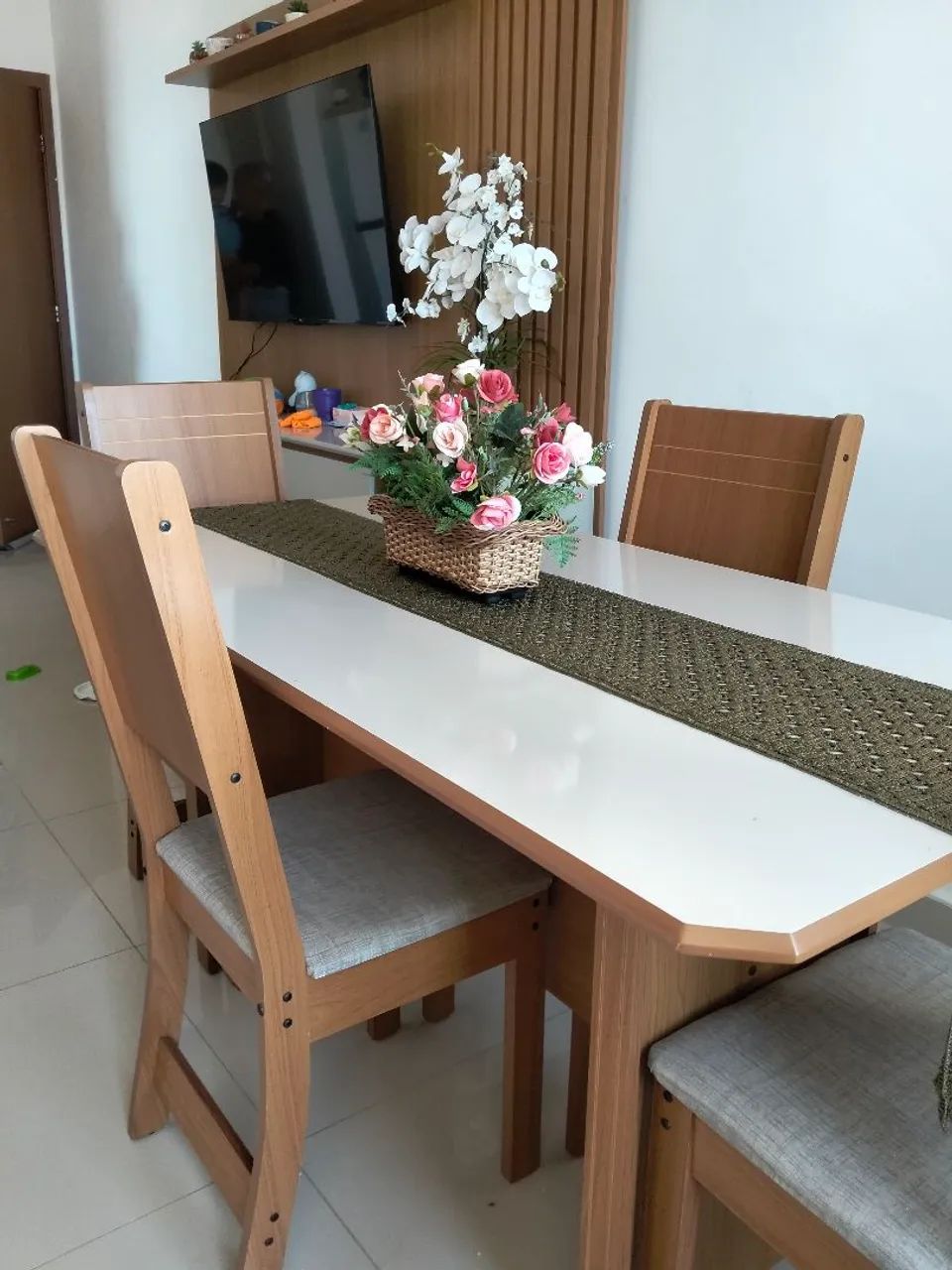 Mesa com 6 cadeiras - Foto 2