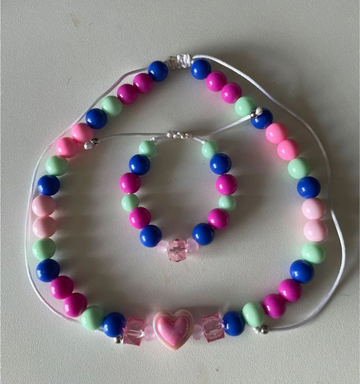 Bijus e acessórios personalizados em miçangas infantis