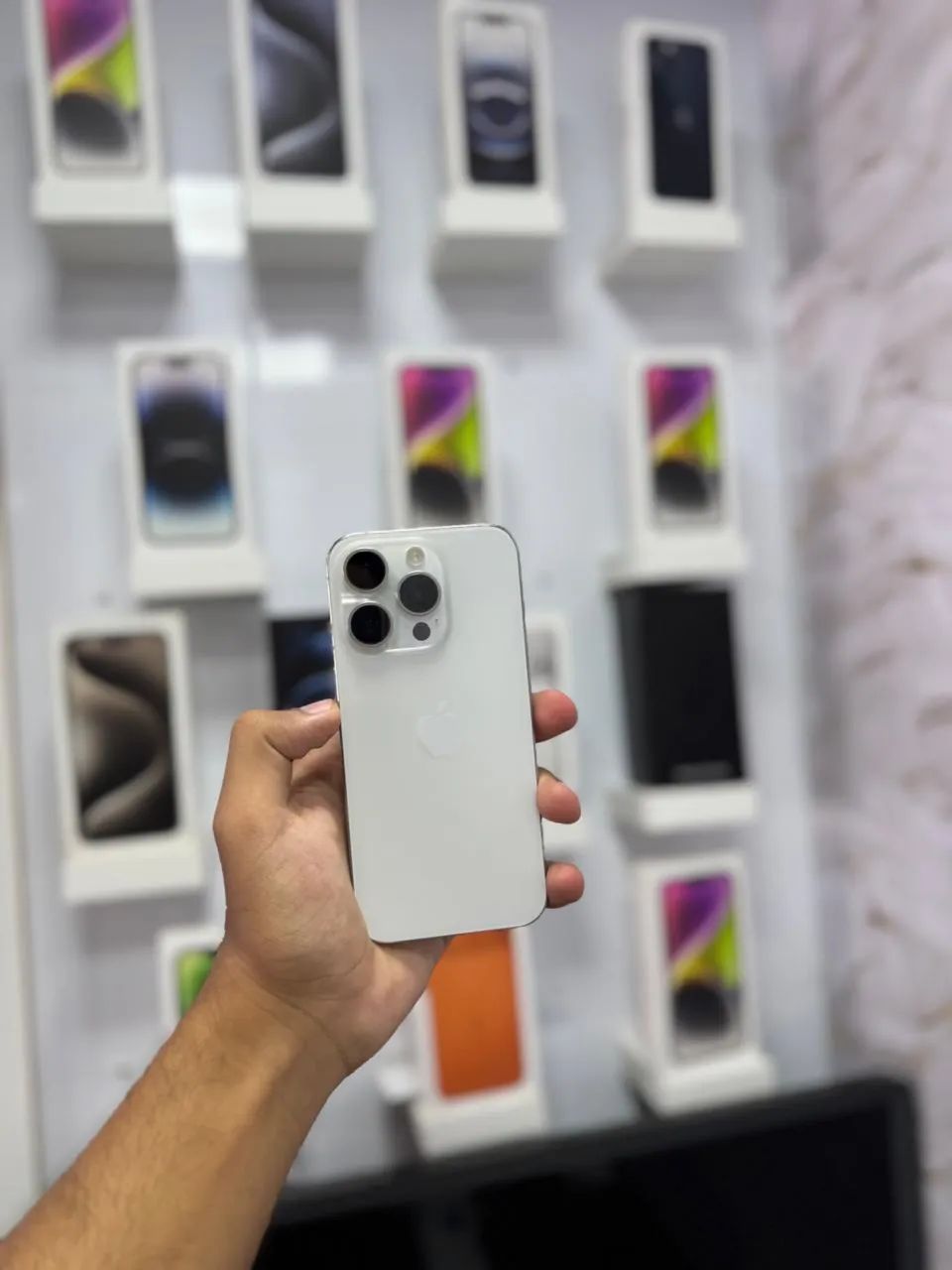 IPHONE 15 PRO 128 GB 3.700,00 - Celulares e Smartphones