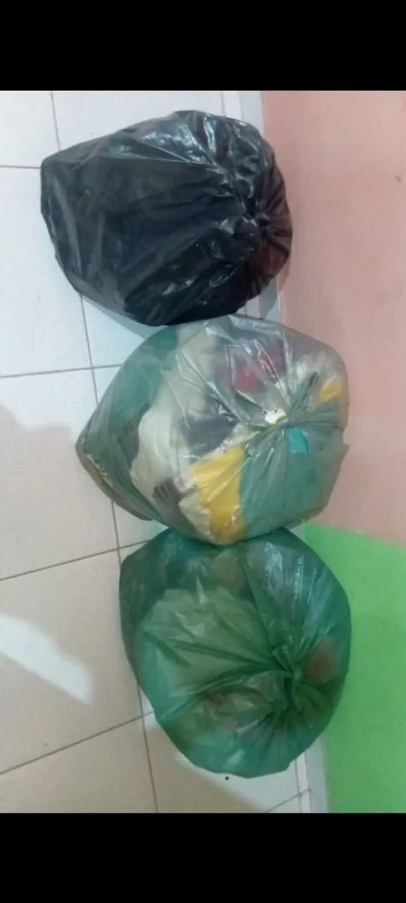 Lote de roupas usadas