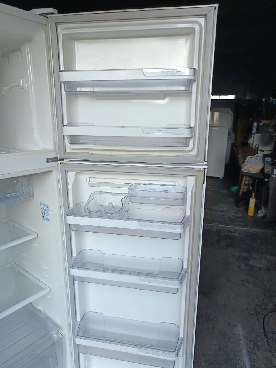 Vende Geladeira Eletrolux Frost Free duplex  382 litros  - Foto 3