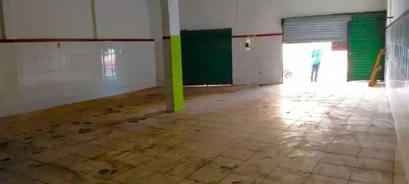 Prédio para Venda com 2 Lojas Comerciais no Centro Comercial de Rocha Miranda - Foto 4