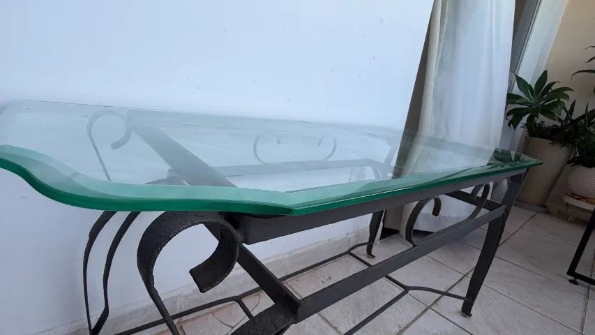 Mesa de centro em ferro trabalhado e vidro 10 mm trabalhado - ótima para qualquer ambiente - Foto 3