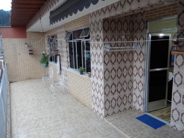 Casa com 2 moradias, 4 vagas e 1 salão de festas no Bairro Castrioto - Foto 2