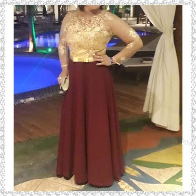 vestido vinho e dourado