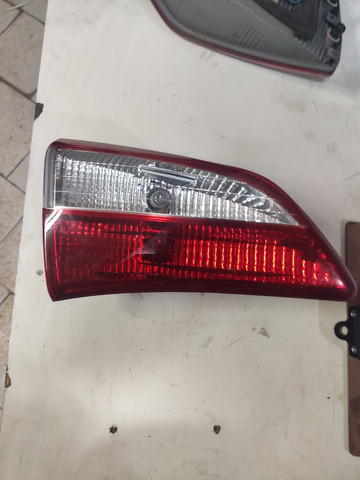 Lanterna traseira HB20 Hatch Tampa esquerda