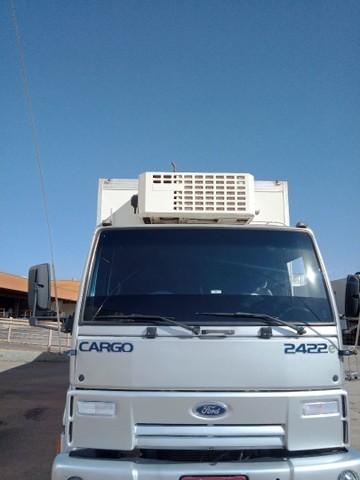 VENDO FORD CARGO 24/22 FRIGORÍFICO 220 MIL