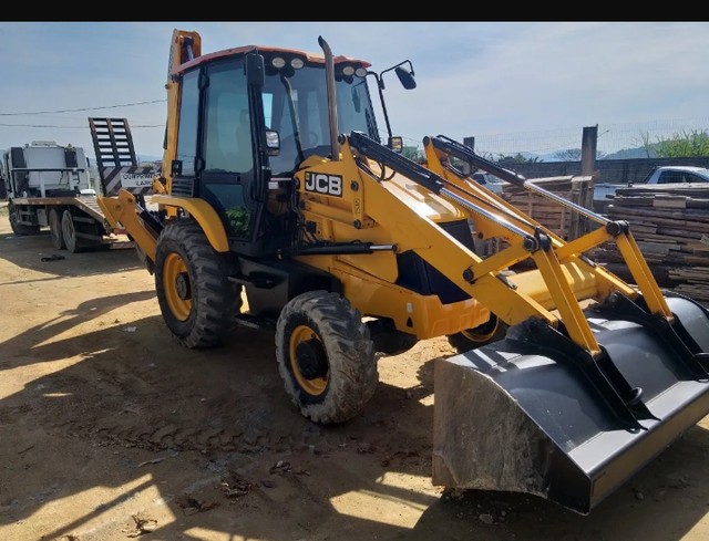 Retroescavadeira JCB2020