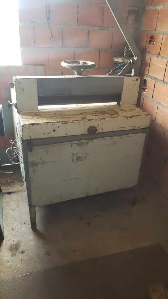 Guilhotina Manual 700 Barata