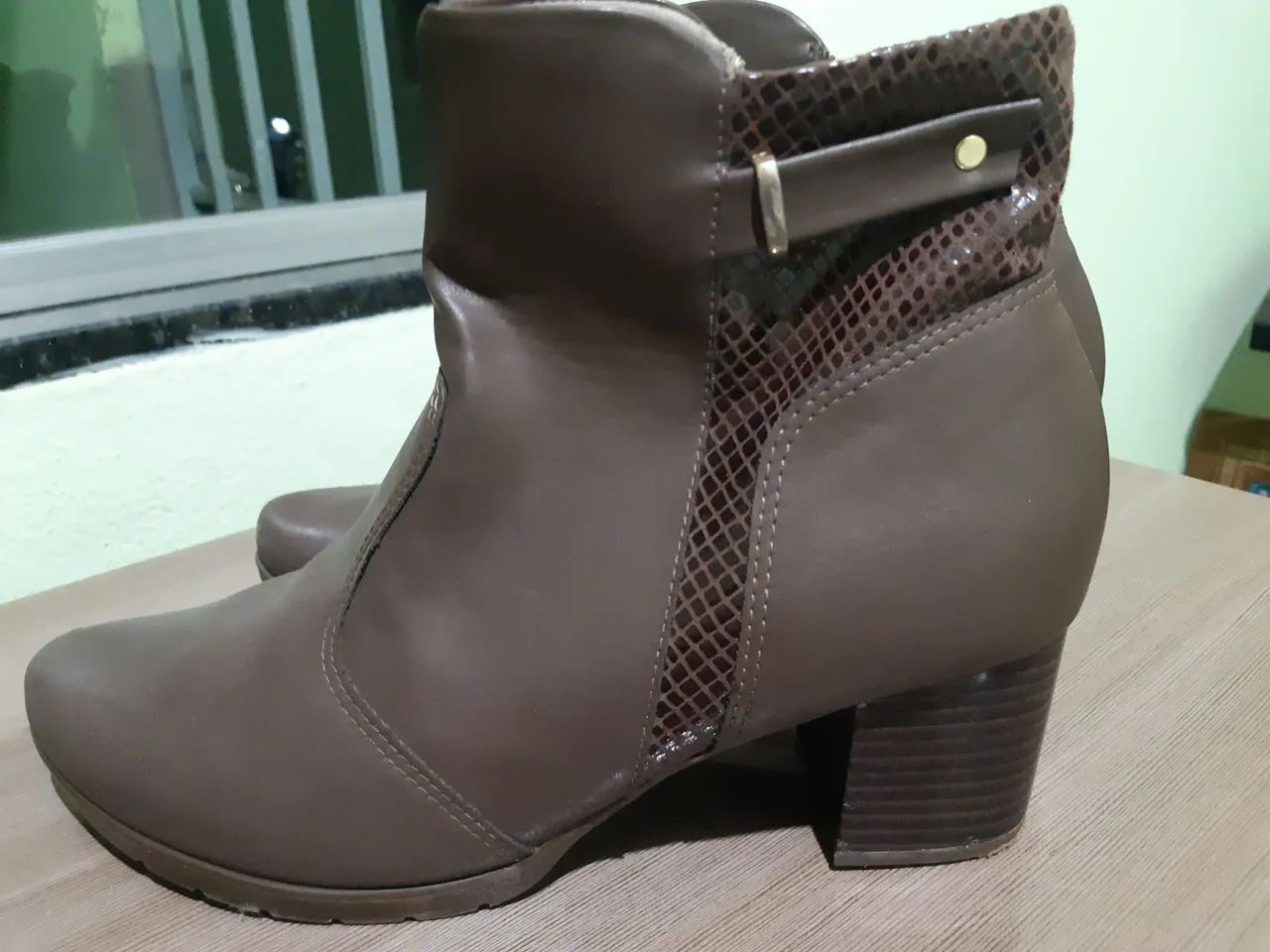 Bota cano curto piccadilly