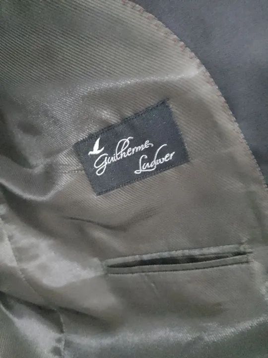 Blazer preto com fundo verde  - Foto 4