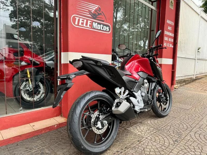 HONDA CB 300F TWISTER CBS 2025 - Foto 5