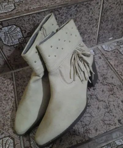 Bota de couro feminina 