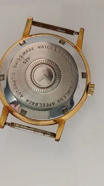 Relógio Lanco dourado masculino com brasão no mostrador  - Foto 3