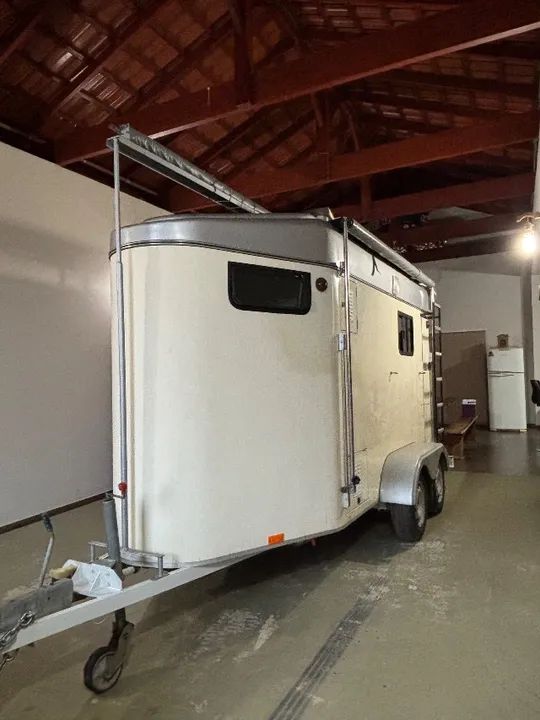 Reboque delka completo para 2 cavalos  - Foto 2