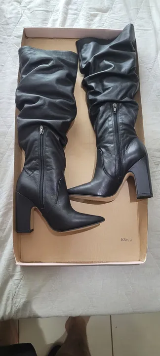 Bota feminina em Couro marca LIALINE