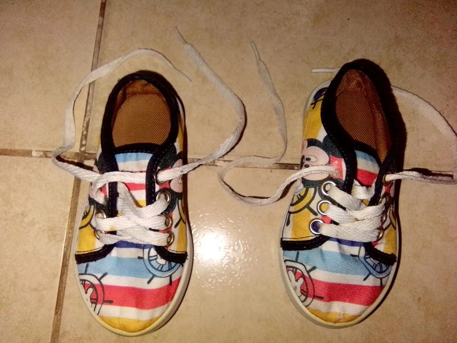 4 PARES SAPATOS MASC. N°22/23. INFANTIL  - Foto 6