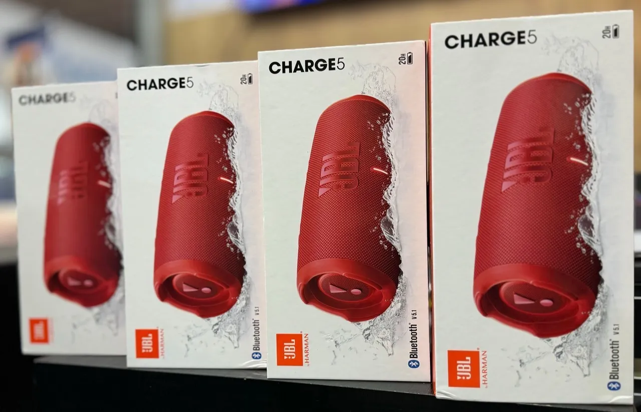Caixa de Som JBL Charge 5 Vermelha - Nova