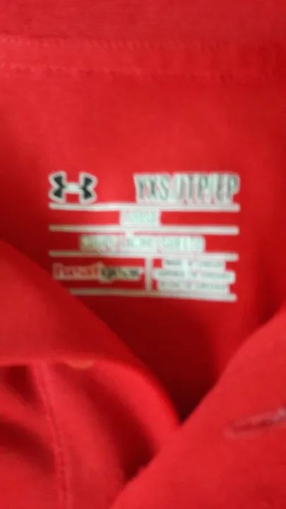 Camisa Infantil Polo Marca Under Armour - para 4/5 anos - Vermelha - semi nova - ótima - Foto 4