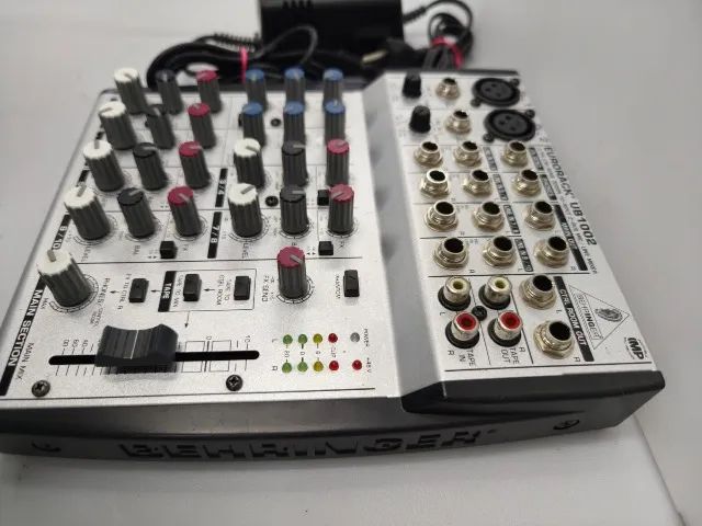 Mesa Behringer Ub1002 10 Canais Sem Efeito Ótima!! - Foto 5