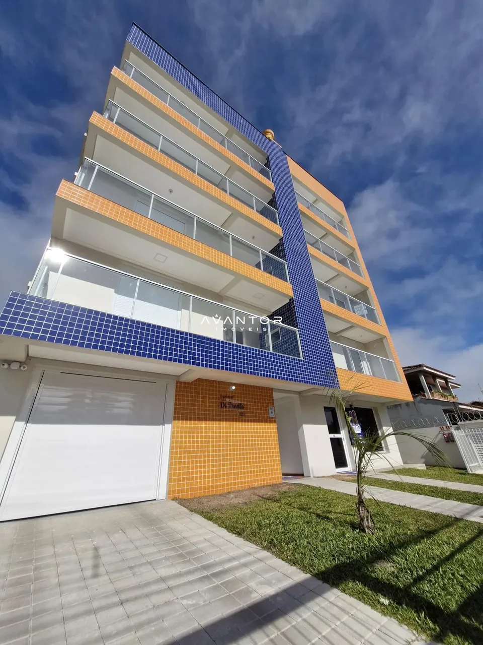 Apartamento 1 dormitórios | Sacada | Churrasqueira à carvão E BOX