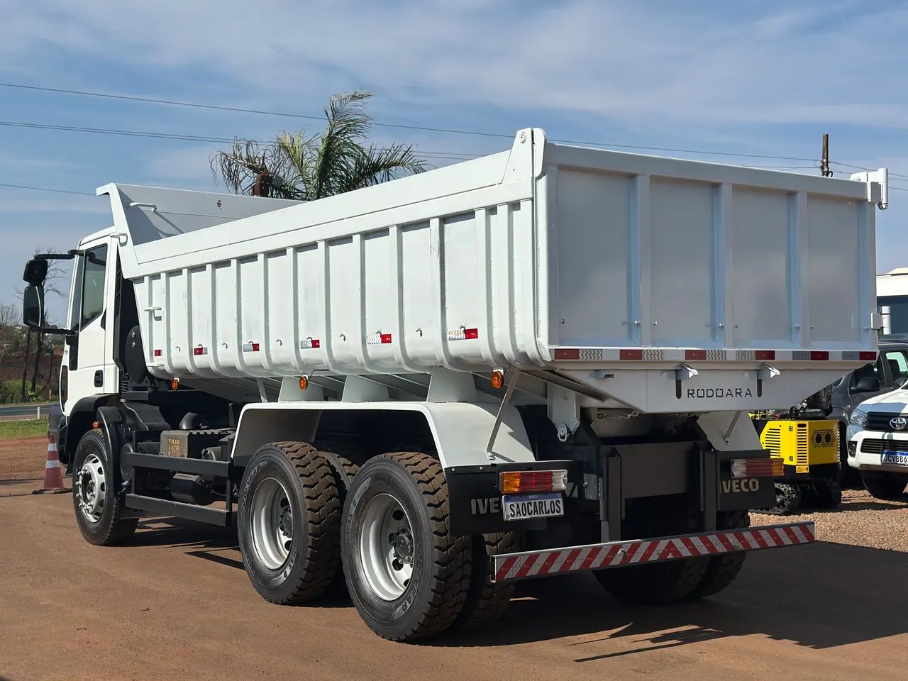 Iveco Tector 6x4 2019 Caçamba  - Foto 4