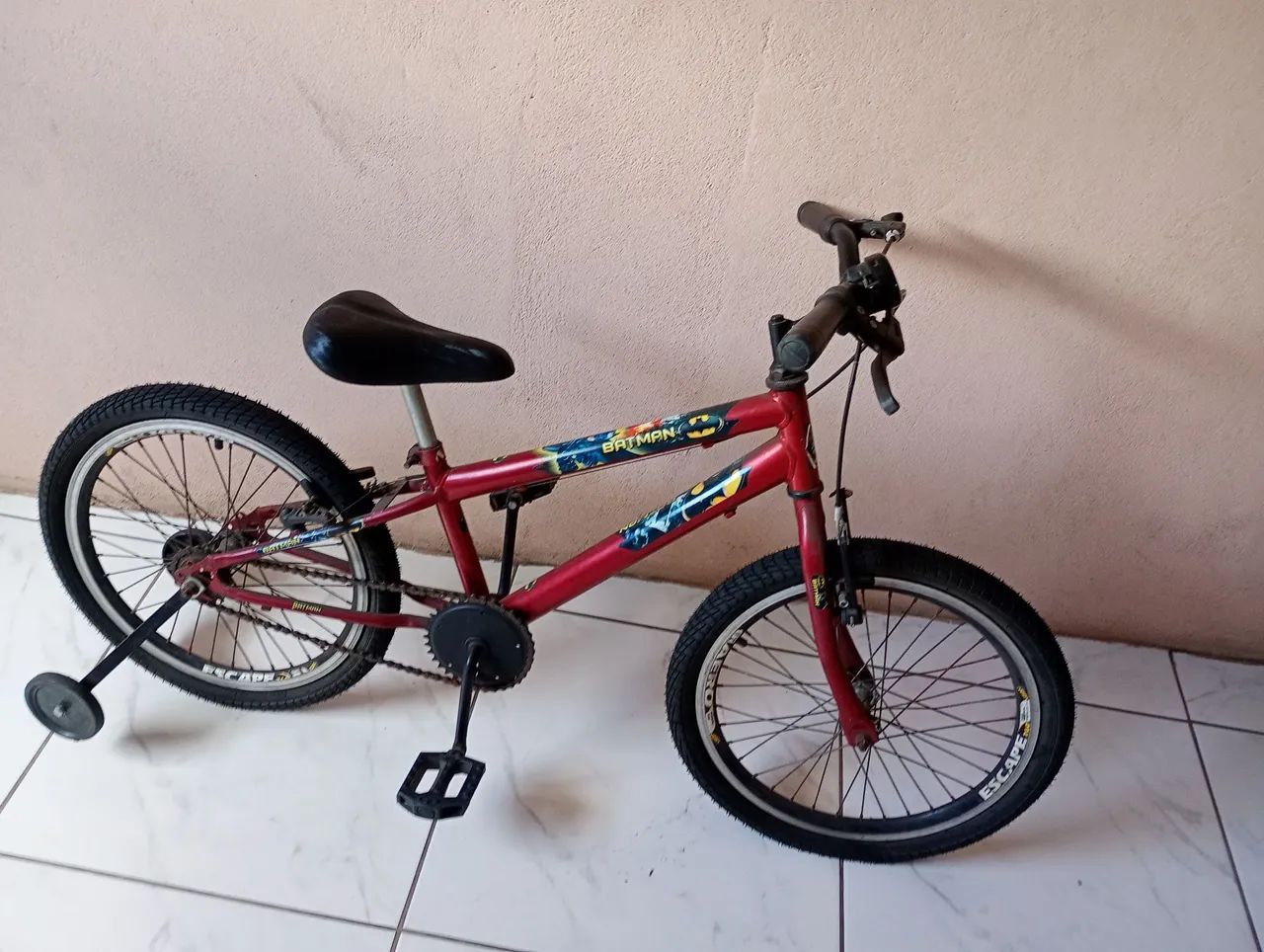 Bicicleta para criança aro 20 semi nova .