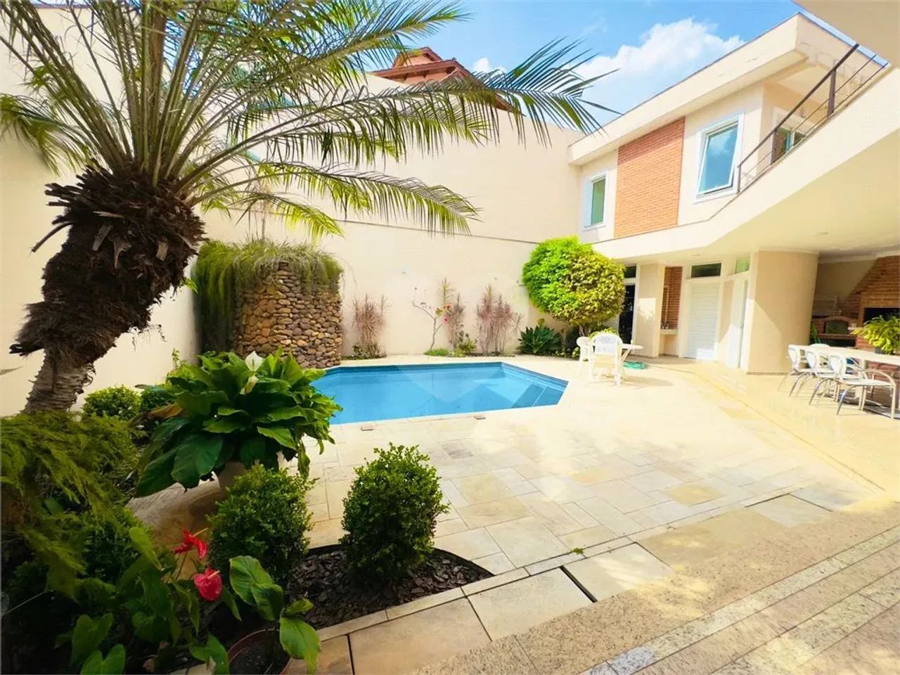 Casa à venda ou para alugar com 4 quartos, sendo 3 suítes, no condomínio Village Vert, Sor