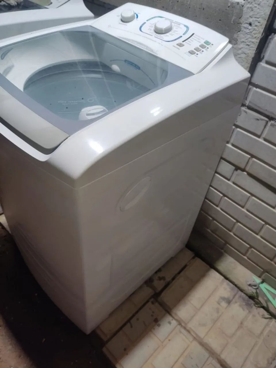 MAQUINA DE LAVAR ROUPAS ELETROLUX. 64317477005186124