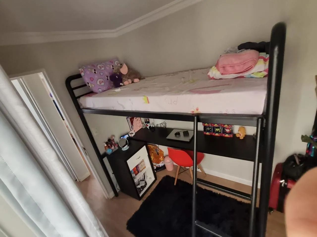 Cama suspensa com escrivaninha "Modelo Tok & Stok - Foto 2