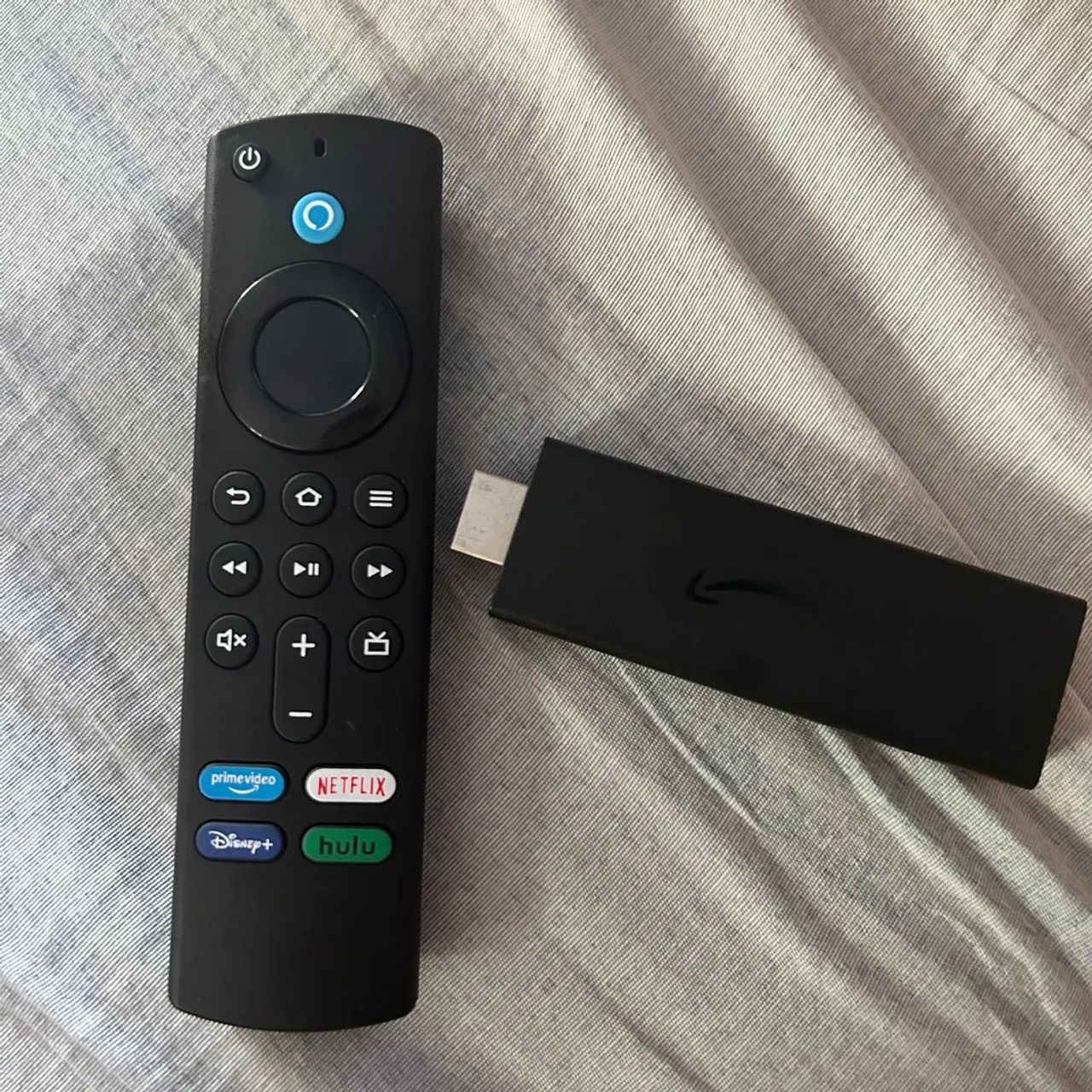 Amazon Fire TV Stick 4K Vem com Alexa - Novo - Foto 2