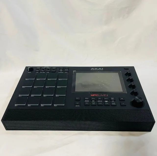 AKAI MPC Live 2 II como nova, com pelicula ainda - Instrumentos