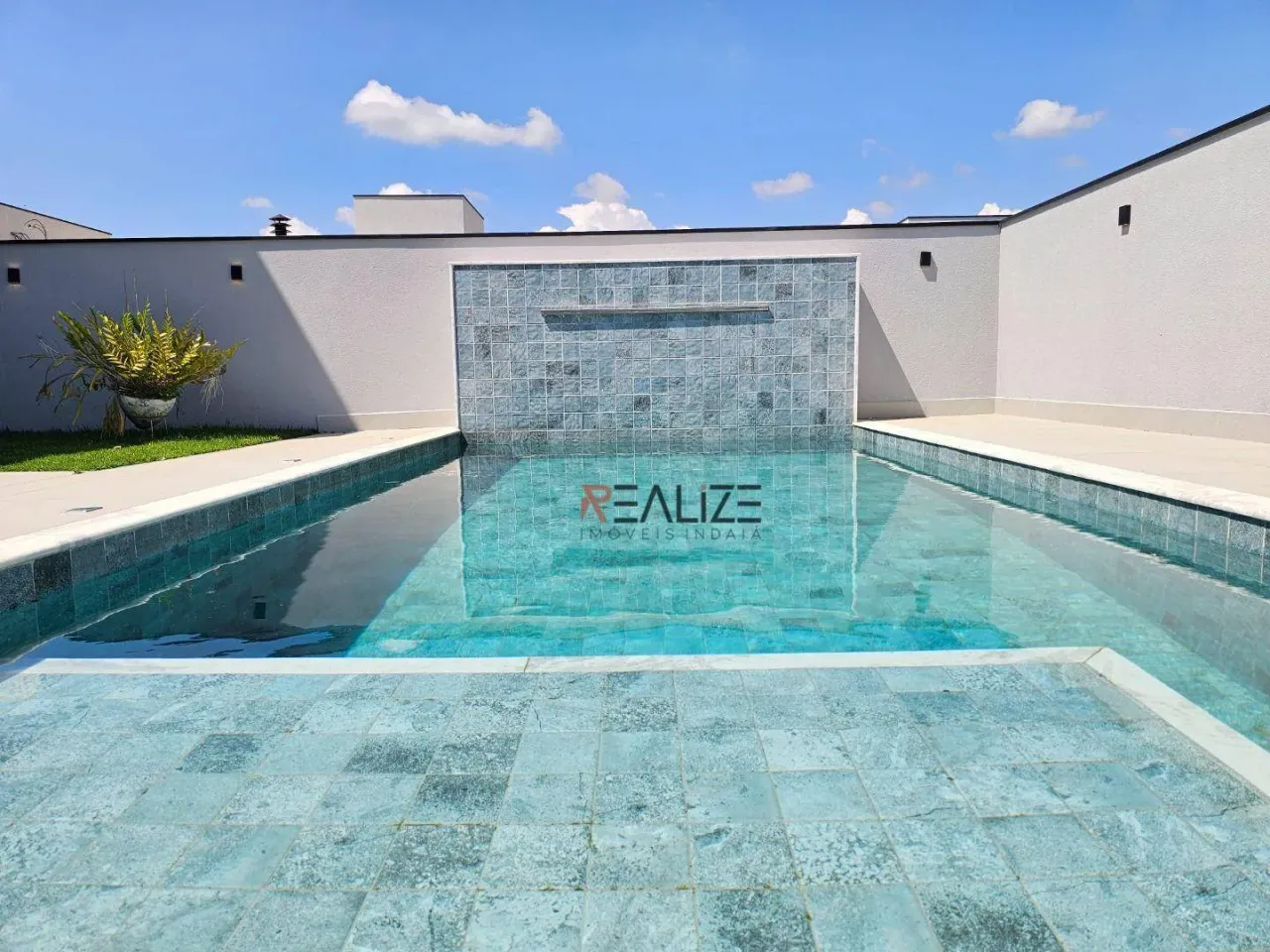 Quintal com amplo espaço e uma bela piscina, Sobrado à venda, 258 m² por R$ 1.970.000 - Co