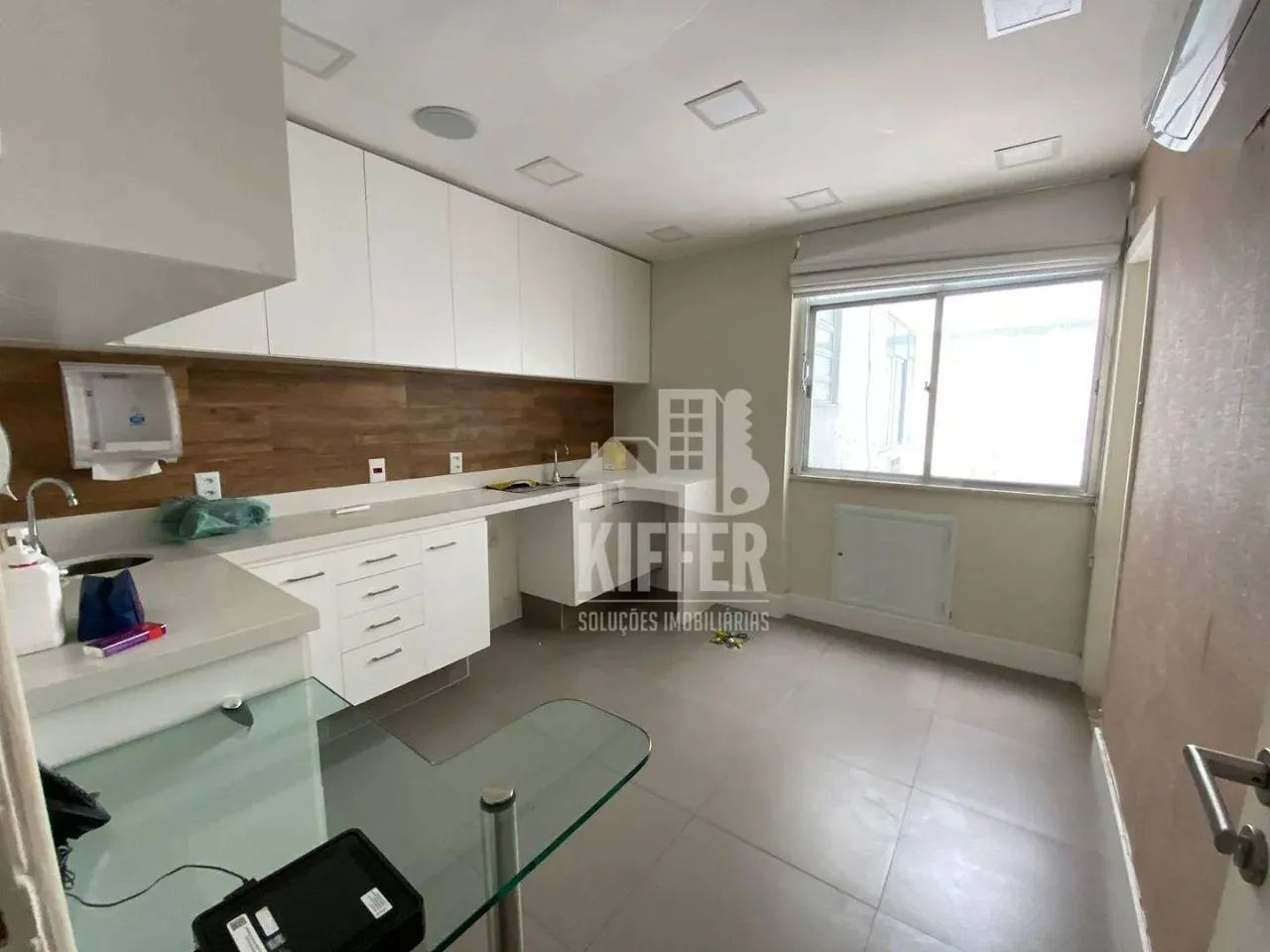 Sala Comercial Pronta no Centro de Niterói Próxima às Barcas
