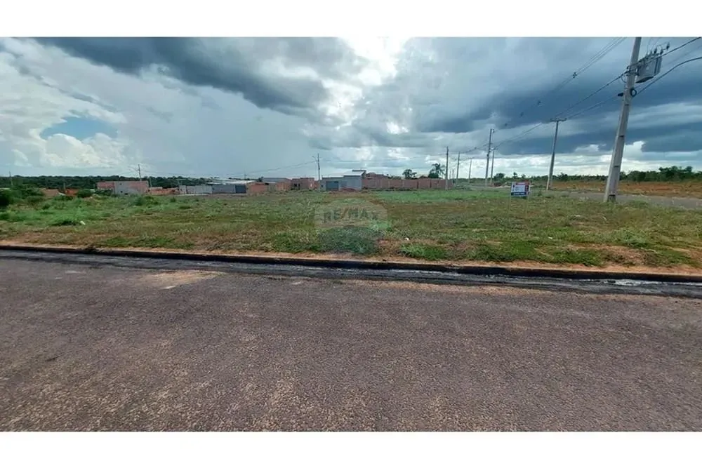"Sonho de Moradia no Mato Grosso: 200m² Disponíveis"