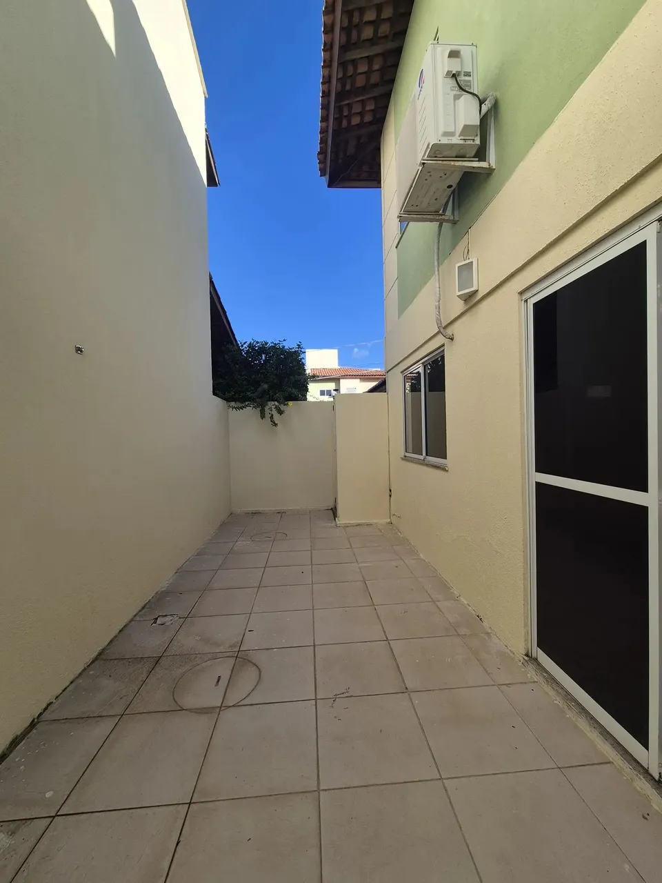 Imóvel para aluguel possui 120 metros quadrados com 3 quartos em Olho D'Água - São Luís -