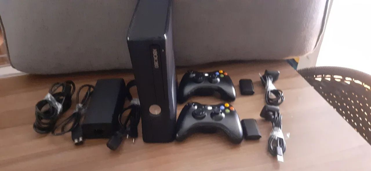 Xbox 360 + volante, jogos e acessórios ou aceitamos troca por xbox one - Foto 2