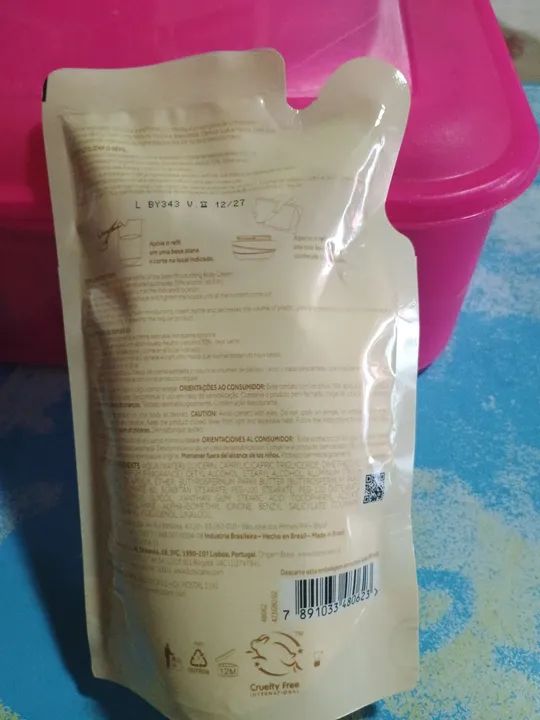 Creme Acetinado Hidratante Desodorante Corporal Lily 250g - Foto 2