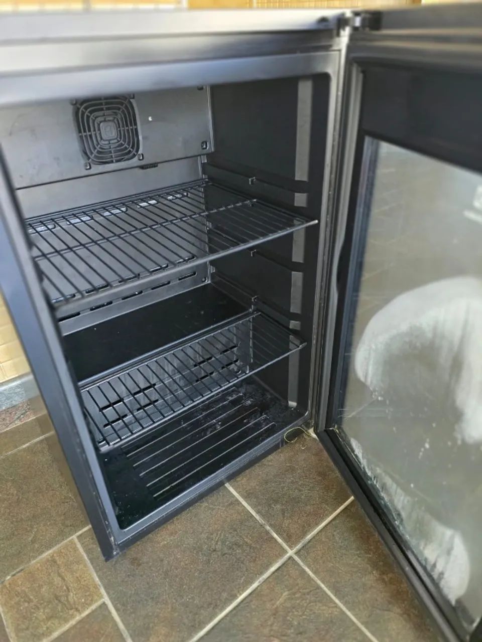 Cervejeira Electrolux BEER1 100 Litros 127V - Foto 4