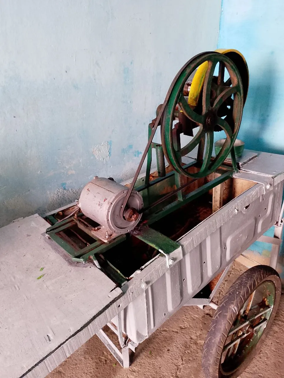Vendo um carrinho de moer cana