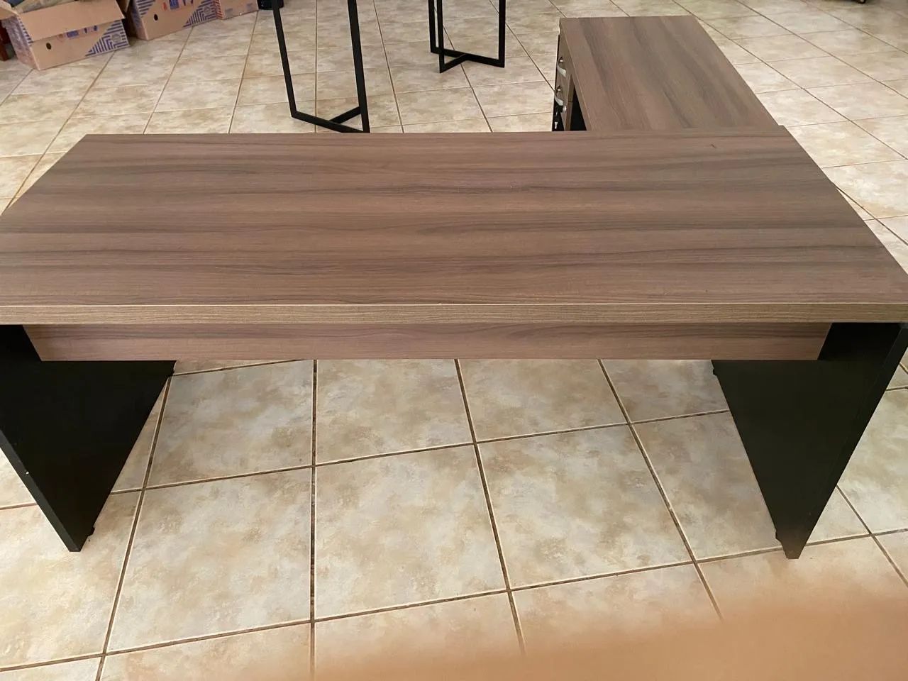 Escrivaninha de Canto em L - Amadeirado - Foto 3