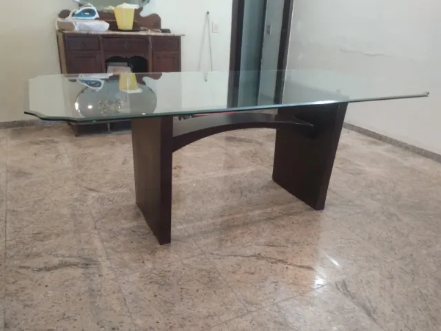 Mesa de Jantar com tampo de vidro temperado