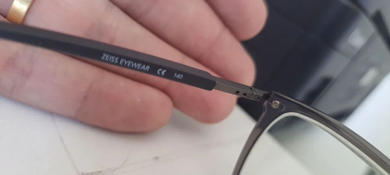 Óculos Titânio marca Zeiss - Foto 4