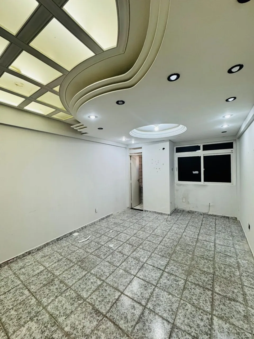 Sala comercial pra alugar no Bessa