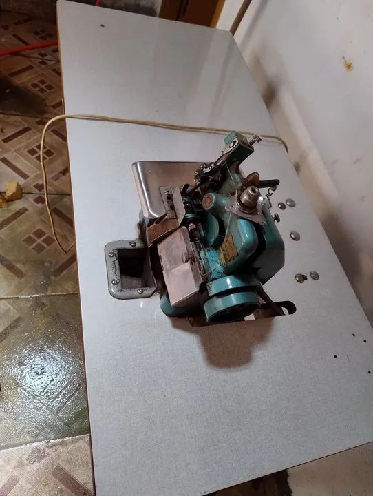 Máquina de Costura Overlock 