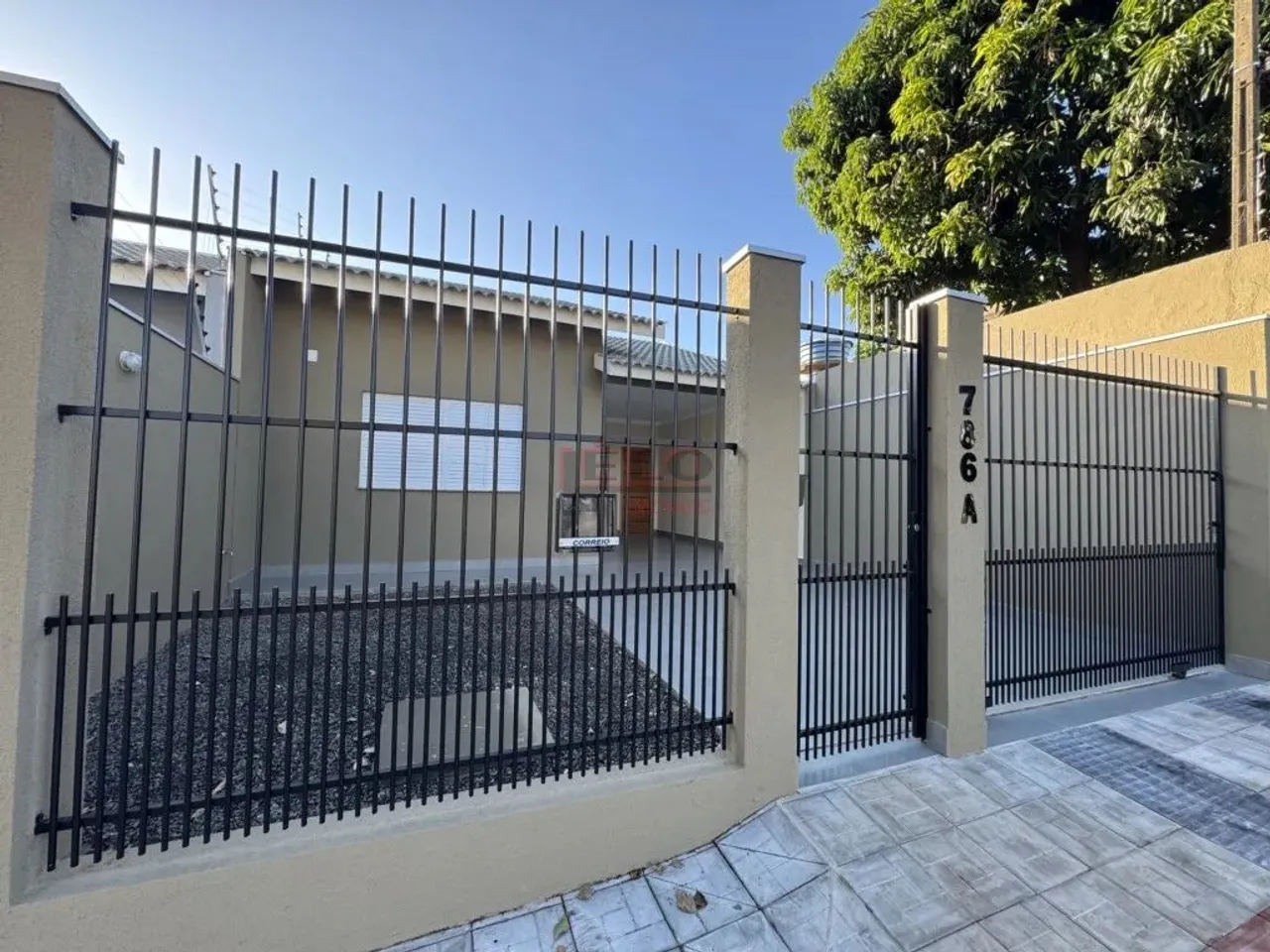 Casa 3 quartos - Próximo a Av Dr Alexandre Rasgulaeff e Av Mandacaru